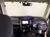 【前方視界】開放的な前方視界!運転がしやすく疲れにくいです♪窓が大きく、見通しがとっても良いおクルマですよ♪