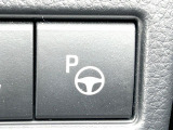 【トヨタチームメイト/アドバンストパーク】専用スマートフォンアプリの使用で、車外から遠隔駐車・出庫が可能な先進機能。広い場所で乗り降りしたい時に便利です♪