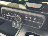 【オートエアコン】車内温度を感知して自動で温度調整をしてくれるのでいつでも快適な車内空間を創り上げます。