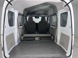 【多彩なシートアレンジ】背もたれを倒すとより多くの荷物を乗せることができます。
