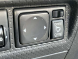 電動格納式ドアミラーです。スイッチ一つで開閉できます。