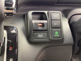 停車中にブレーキペダルから足を離していても、自動的にブレーキを保持してくれる機能です♪保持中にアクセルを操作すると自動でブレーキを解除してくれます♪信号待ちや駐車券を取る時などに便利な機能です♪