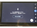 Bluetooth機能搭載。車とスマホやiPhoneをペアリングしておけばハンズフリー電話はもちろん、スマホやiPhone内の音楽を車のスピーカーで流すこともできますよ。