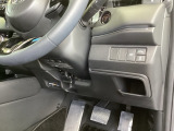 左側に高速で便利なETCがあり、横滑りを防ぐVSAなどのスイッチは、運転席の右側、手の届きやすい位置にあります。