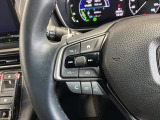 ステアリングにオーディオ操作スイッチが付いています。オーディオ画面に直接タッチしなくても操作が出来ますので、運転に集中できます。