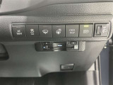 各種スイッチ。冬に凍結したワイパーまわりを溶けやすくしてくれる寒冷地仕様付き。高速で便利なETC付き。