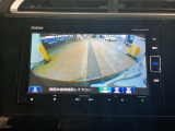 【バックカメラ】運転が苦手な方も車庫入れラクラクです!ギアをリバースに入れれば自動的に切り換わりますので、面倒な操作は不要です♪狭い駐車場もお車を傷つけず安心ですね!