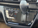 【オートエアコン】 設定温度は一定のまま、1年中、車内は快適空間♪快適温度♪