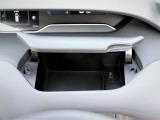 運転席アッパーボックス!