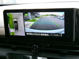 アラウンドビューモニター付きです 上から見たイメージで駐車出来ますので車庫入れの苦手な方も楽に駐車出来ます♪