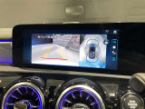 【360℃カメラシステム】自車を上方から見下ろしているかのような仮想映像がディスプレイに映しだされます。全周囲の画像が映し出されるので、細い道への進入時や、狭い場所での駐車時に役立ちます☆