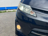 【HIDヘッドライト】非常に明るく前方を照らしてくれるので、悪天候や夜間の走行時も視界良好で安心してお乗りいただけます。
