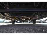 車両後方からの下回りです。マフラー防錆塗装や下回り防錆施工等も可能でございます