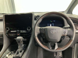 高いホールド性で運転姿勢が安定します。長距離ドライブでも疲れにくいのが魅力です。快適なドライビングライフをお送りください♪