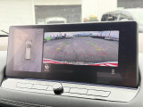 【アラウンドビューモニター】専用のカメラにより、上から見下ろしたような視点で360度クルマの周囲を確認することができます☆縦列駐車や幅寄せ時に活躍してくれます♪