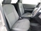 運転席・助手席です。シンプルな内装ですがその分お値段も抑えられているグレードです!