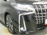 LEDヘッドライトです。デザイン性がよくとても明るいので、夜間の走行や悪天候でも安心です。しかも長寿命!