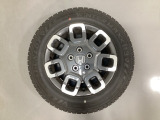 当社にてデモ走行時に装着していたワンシーズン使用の中古スタットレスタイヤ+ホイール4本セットを用意致しました。(2025年製、タイヤ+ホイールは現状渡し、保証対象外です)