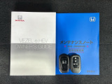 スマートキーは鍵をバッグに入れたままでもドアロックの開閉やエンジンのON・OFFができます。夜間や雨の日も鍵を探さなくて良いので便利です。