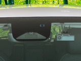 【ホンダセンシング】走行中に前方の車両等を認識し、衝突しそうな時は警報とブレーキで衝突回避と被害軽減をアシスト。より安全にドライブをお楽しみいただけます。