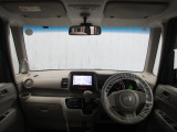 インパネ周りのお写真です。 視界が広く運転がしやすくなっております。