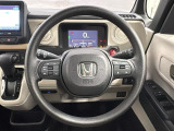ハンドルにHondaセンシング系のクルーズコントロールやレーンキープアシストなどのスイッチと、オーディオの操作スイッチが装備されています。ハンドルから手を離さず安全に操作できます。