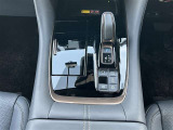 おくだけ充電を搭載。ドライブ中にスマートフォンの充電が可能です。