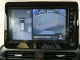 ギアを『R』に入れるとナビ画面に、まるで雲の上から覗いているような映像が映り、駐車をサポートしてくれます。