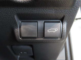 パワーバックドア装着車です。