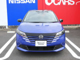 NISSANエンブレムに内蔵されたセンサーで2台前を走る車両を検知し注意を喚起してくれるインテリジェントFCW(前方衝突予測警報)が付いています!高速道路の走行時に前が見えないときなどに役立ちます!
