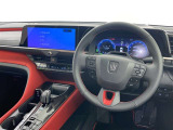 運転席まわりです。 各操作スイッチは使いやすい位置に配置されてます。