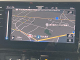 タッチスクリーンを採用。従来のナビゲーションシステムの域を超える、車両を総合的に管理するインフォテイメントシステムです。