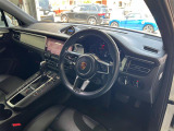 マカン  4WD 本革シート