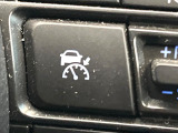 【レーダークルーズコントロール】高速道路での長距離走行が楽に!!自動で速度を保つクルーズコントロールが、衝突軽減システムと連携し、前方の車両を感知して車間を保つように速度調節してくれます!!