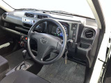 分かりやすく操作しやすい運転席まわりです☆