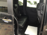 後席もゆったり乗車していただけます。