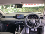 ご覧のように、視界が広く運転しやすいように設計されています。また、デュアルフルオートエアコンで快適です。