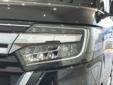 LEDヘッドライトは、点灯の瞬間から最大光量を発揮し、突然暗くなるトンネルなどでの安定感を高めます。