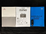 スマートキーは鍵をバッグに入れたままでもドアロックの開閉やエンジンのON・OFFができます。夜間や雨の日も鍵を探さなくて良いので便利です。