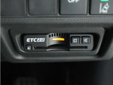 ◆ETC2.0装着◆進化したドライブ体験。料金収受システムだけだったETCが生まれ変わって、高速道路を賢く使うETC2.0に進化しました。多彩な情報サービスが便利で快適なドライブ体験を提供します。