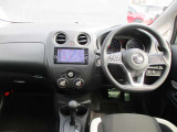 ノートの運転席周りです。
