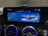 【アンビエントライト】メルセデス・ベンツの車内空間を彩ります。豊富なカラー展開で自分好みの空間に♪