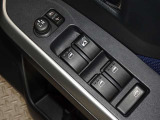 電動格納式ドアミラー・パワーウインドウを装備しています。
