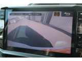 バックモニター付ですので、車庫入れも駐車もラクラクです。