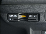 ◆ETC2.0装着◆進化したドライブ体験。料金収受システムだけだったETCが生まれ変わって、高速道路を賢く使うETC2.0に進化しました。多彩な情報サービスが便利で快適なドライブ体験を提供します。