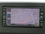 【ナビ】メモリーナビ(MJ120D-W)付きです。目的地を設定すれば初めての場所でも簡単に行くことができます。もちろん音楽だって聴けちゃいます♪