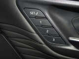 運転席のパワーシートは3名様分までメモリー機能付きです。