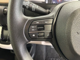 ステアリングにオーディオ操作スイッチが付いています。オーディオ画面に直接タッチしなくても操作が出来ますので、運転に集中できます。