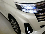 LEDヘッドライトです。デザイン性がよくとても明るいので、夜間の走行や悪天候でも安心です。しかも長寿命!