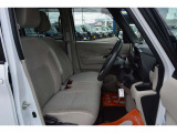 ☆ベンチシートになっており広くゆったりと運転をすることができます!